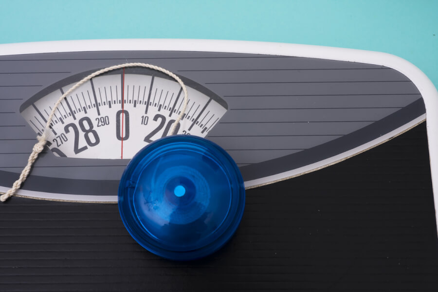 Scale with a blue yoyo.