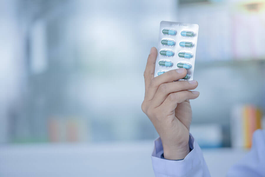 Person holding a pill pack of Cialis daily.