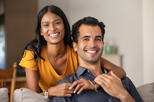 smiling couple smiling couple