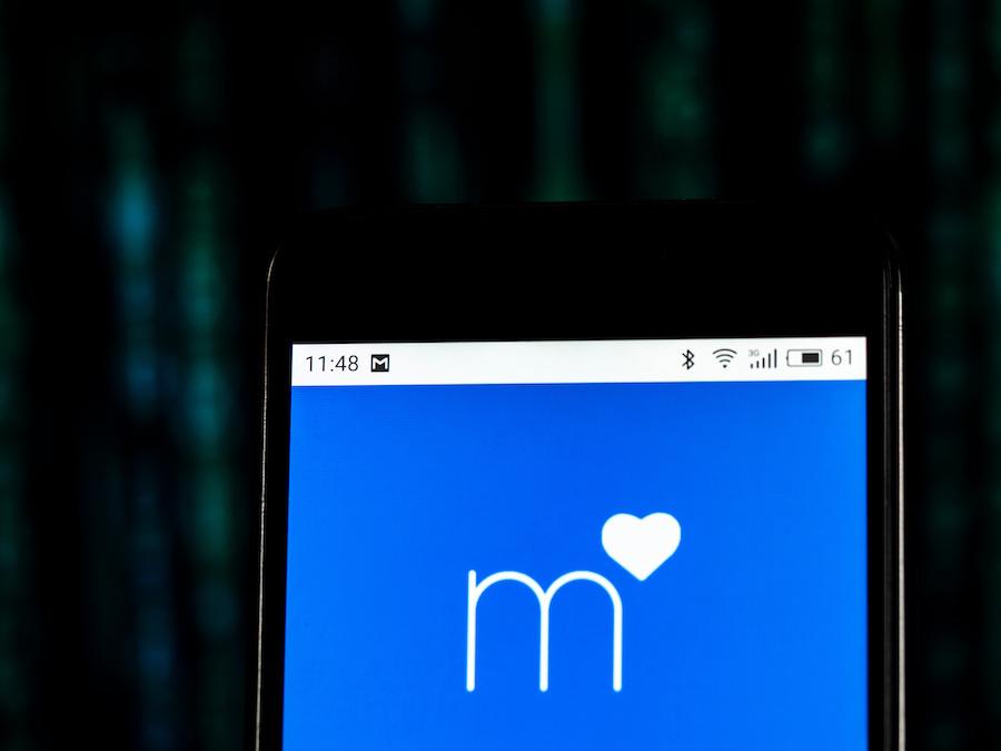 online dating scam on a phone