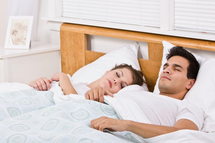 couple sleeping after taking ramelteon